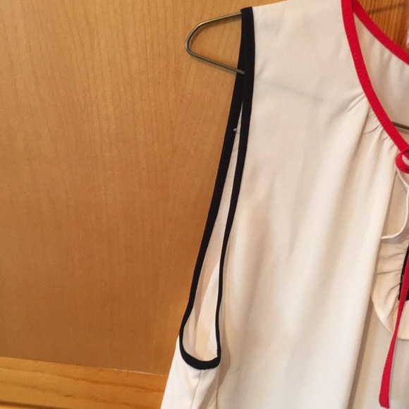 Talbots ivory sleeveless tie neck blouse size medium - Picture 4 of 4